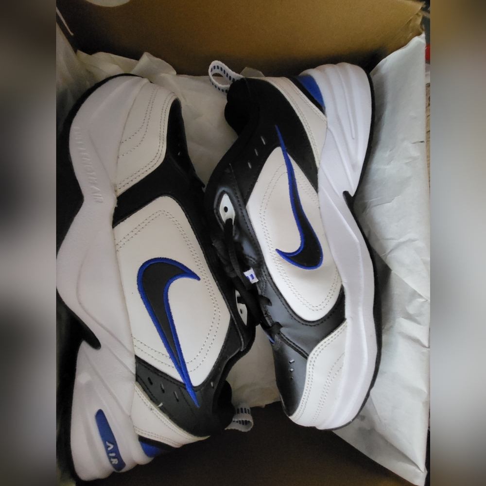 Nike Men's Black and White Sneakers